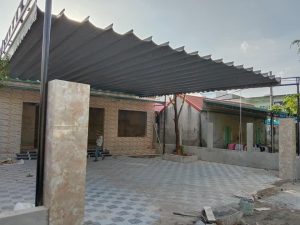 Mái che ô tô trước nhà