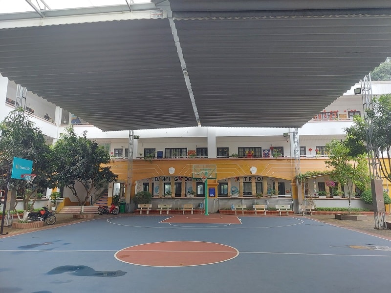 Công trình mái bạt xếp sân bóng rổ trường học 1