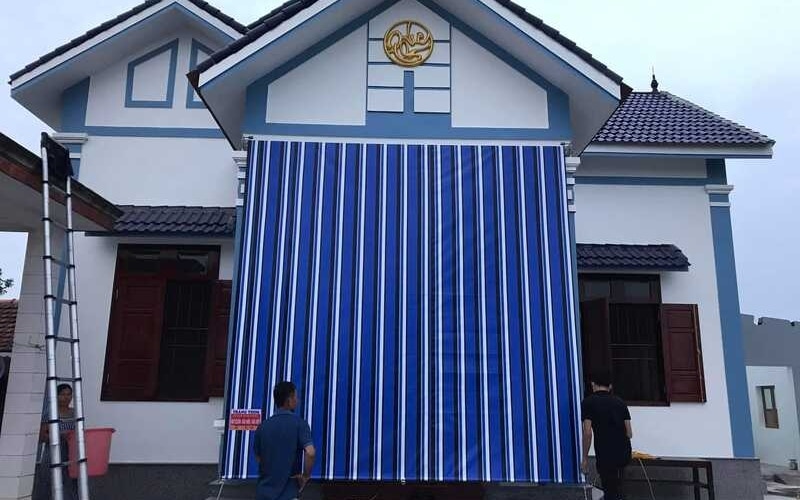 Cách vệ sinh bạt che nắng tự cuốn đơn giản tại nhà