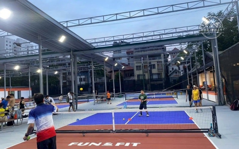 Hệ thống thu kéo của bạt che xếp sân Pickleball