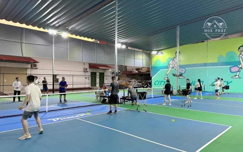 Lợi ích của việc lắp đặt mái xếp cho sân pickleball, sân tennis