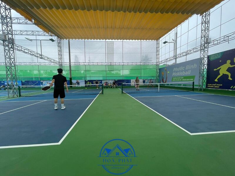 Mái che sân pickleball được thi công bởi Hoà Phát