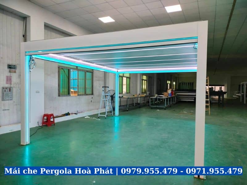 Mái nhôm pergola được màu trắng sang trọng