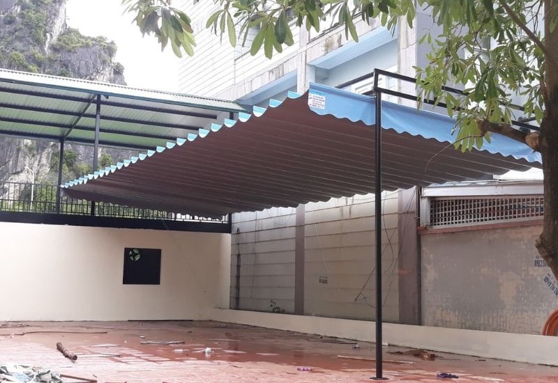 Các tiêu chí đánh giá nên dùng mái bạt xếp tay quay hay motor tự động