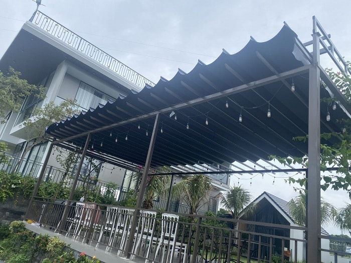 Cách sử dụng mái xếp lượn sóng dùng tay quay