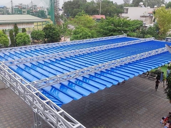 Mẫu mái xếp lượn sóng được yêu thích lắp đặt tại Hai Bà Trưng