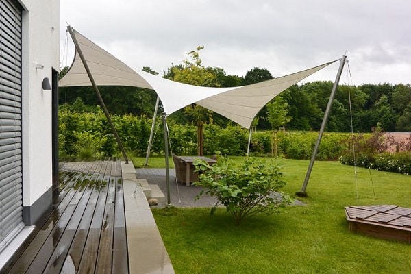 Vì sao bạn nên lắp đặt các mẫu mái che sân vườn đẹp